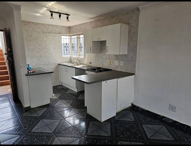 2 BEDROOM TOWNHOUSE FOR SALE IN RIDGEWAY